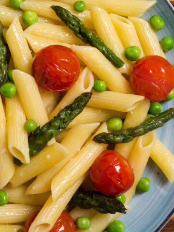 Penne with Asparagus and Tomatoes Recipe