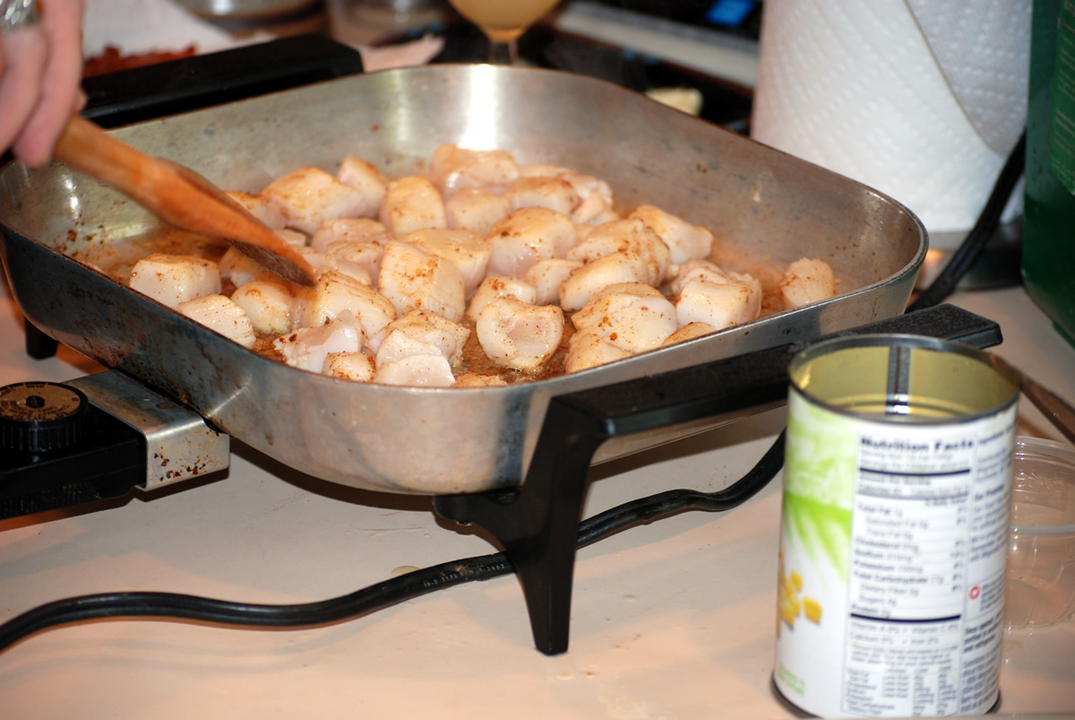 Cooking scallops in skillet