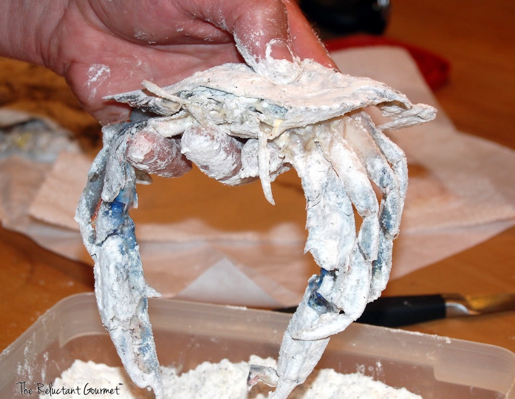 Flouring Soft Shell Crab before Cooking