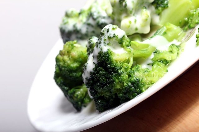 Broccoli with a light white sauce