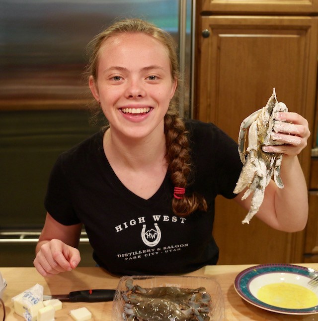 Preparing soft shell crabs