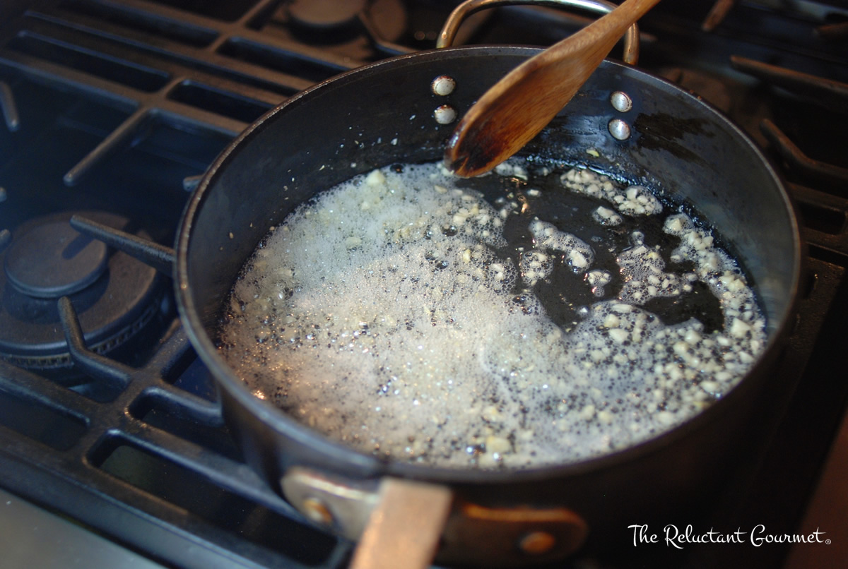 Sauteeing Garlic for Linguini and Clam Sauce Recipe