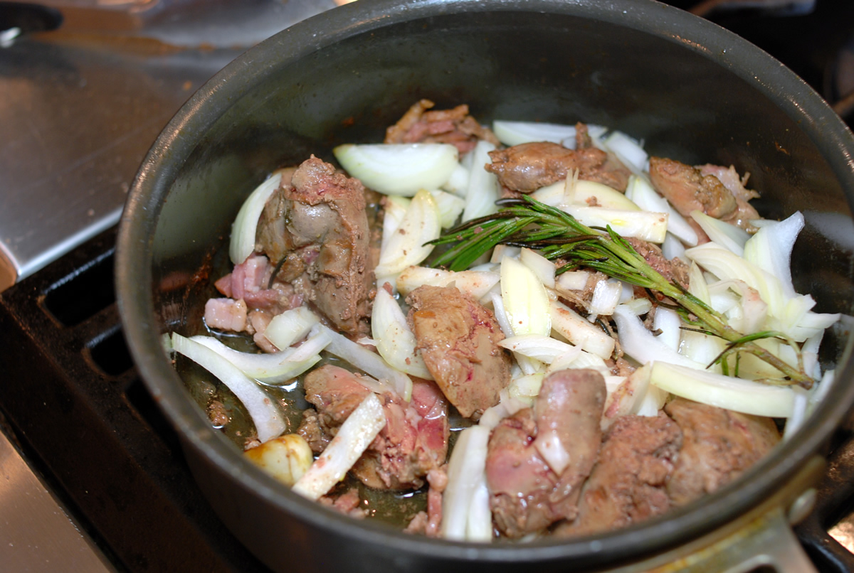 chicken livers with onion