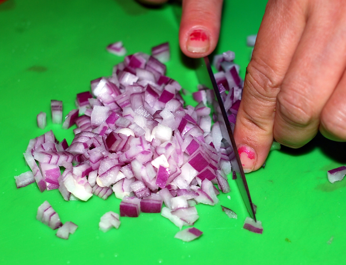 Dicing onion for posole