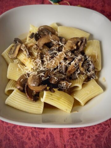 Pasta with Mushroom Sauce