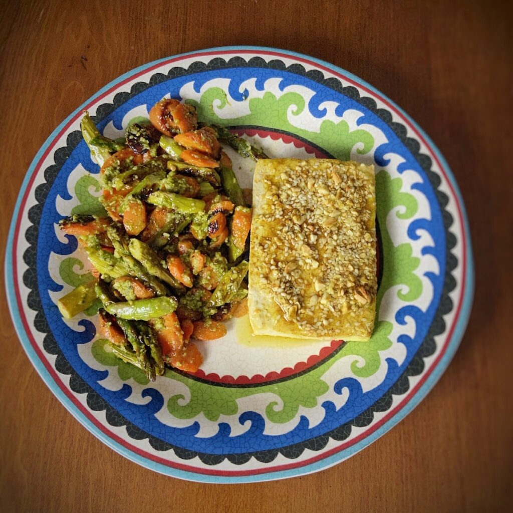 Tofu with roasted carrots and asparagus